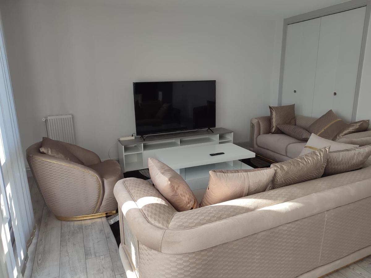 Grand Et Superbe Appartement Proche Paris Creil Esterno foto